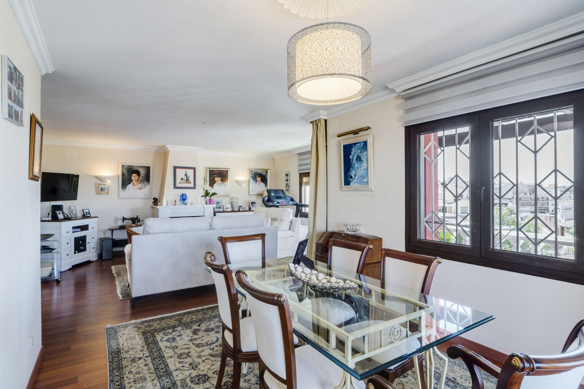 6 bedroom Villas for sale in Marbella – R5199373