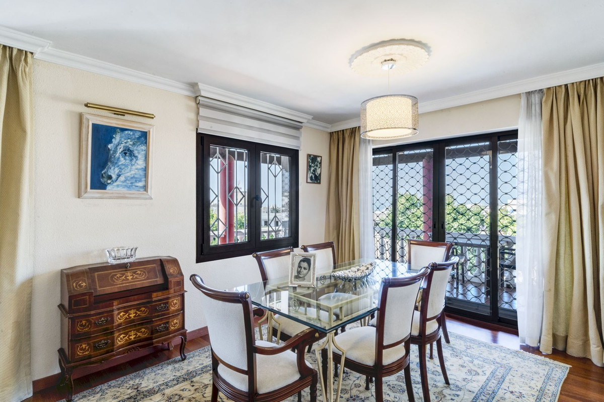 6 bedroom Villas for sale in Marbella – R5199373