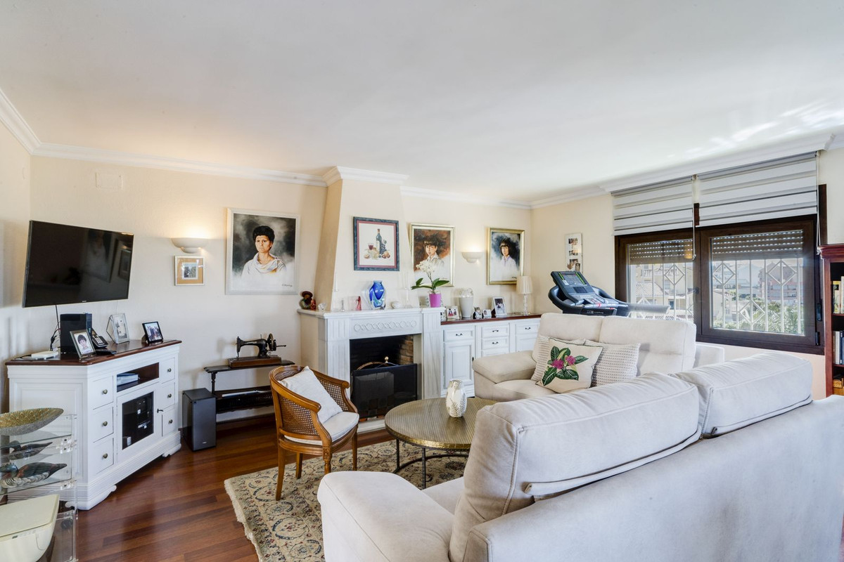 6 bedroom Villas for sale in Marbella – R5199373