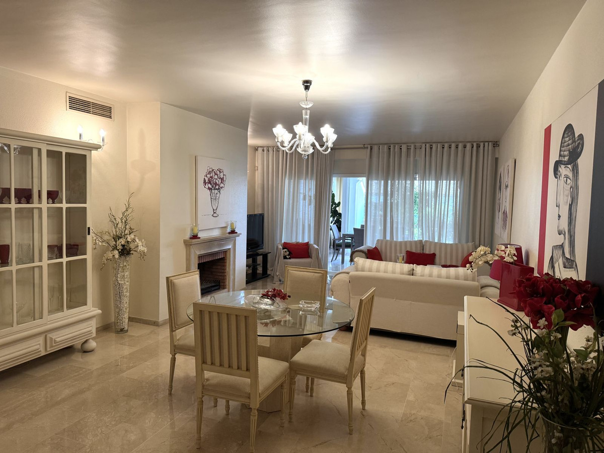 3 bedroom Apartments for sale in Marbella – R5169424