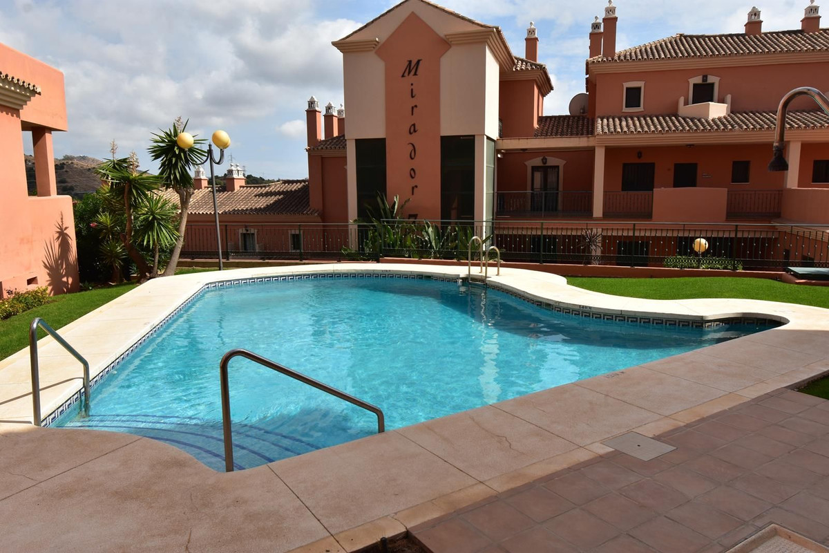 2 bedroom Apartments for sale in Elviria – R5168635