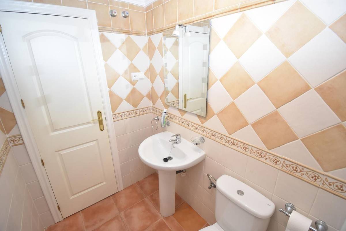 2 bedroom Apartments for sale in Elviria – R5168635