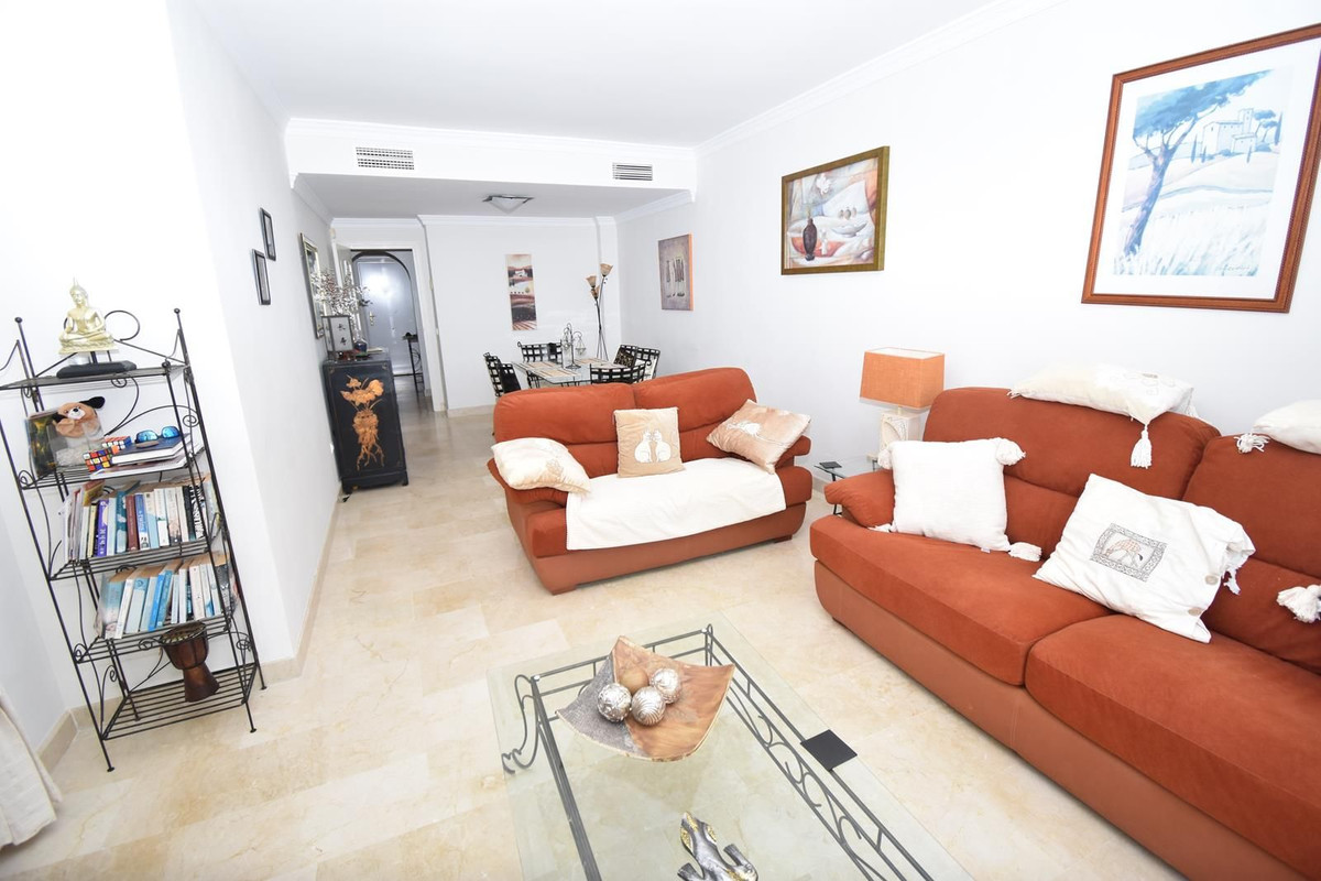 2 bedroom Apartments for sale in Elviria – R5168635