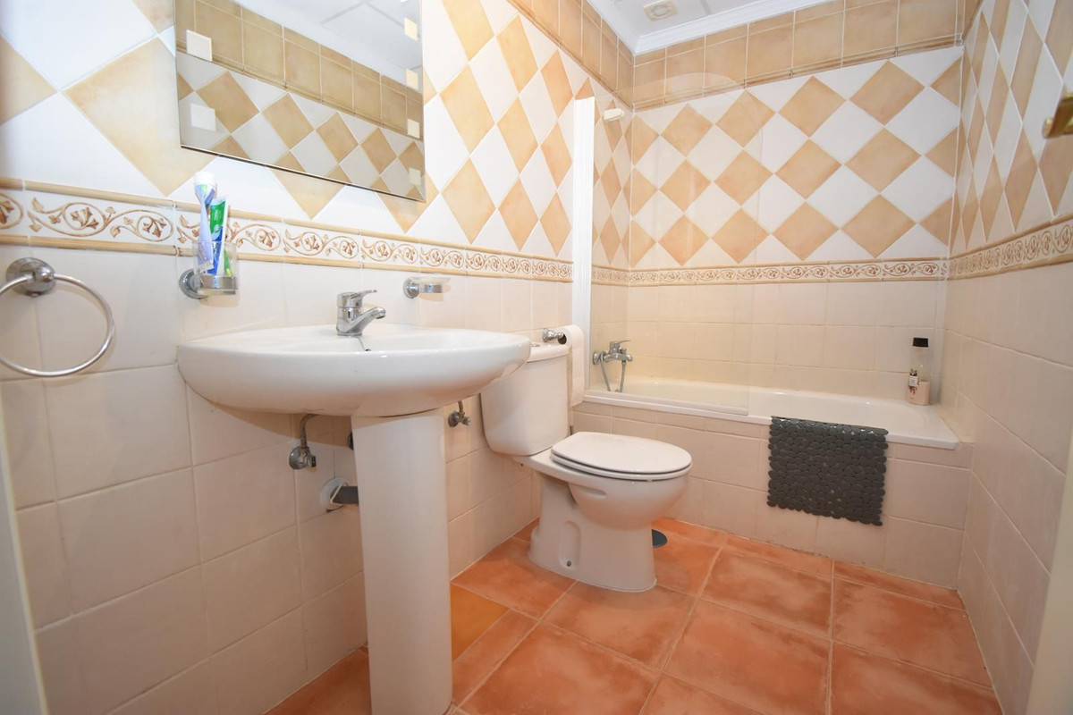 2 bedroom Apartments for sale in Elviria – R5168635