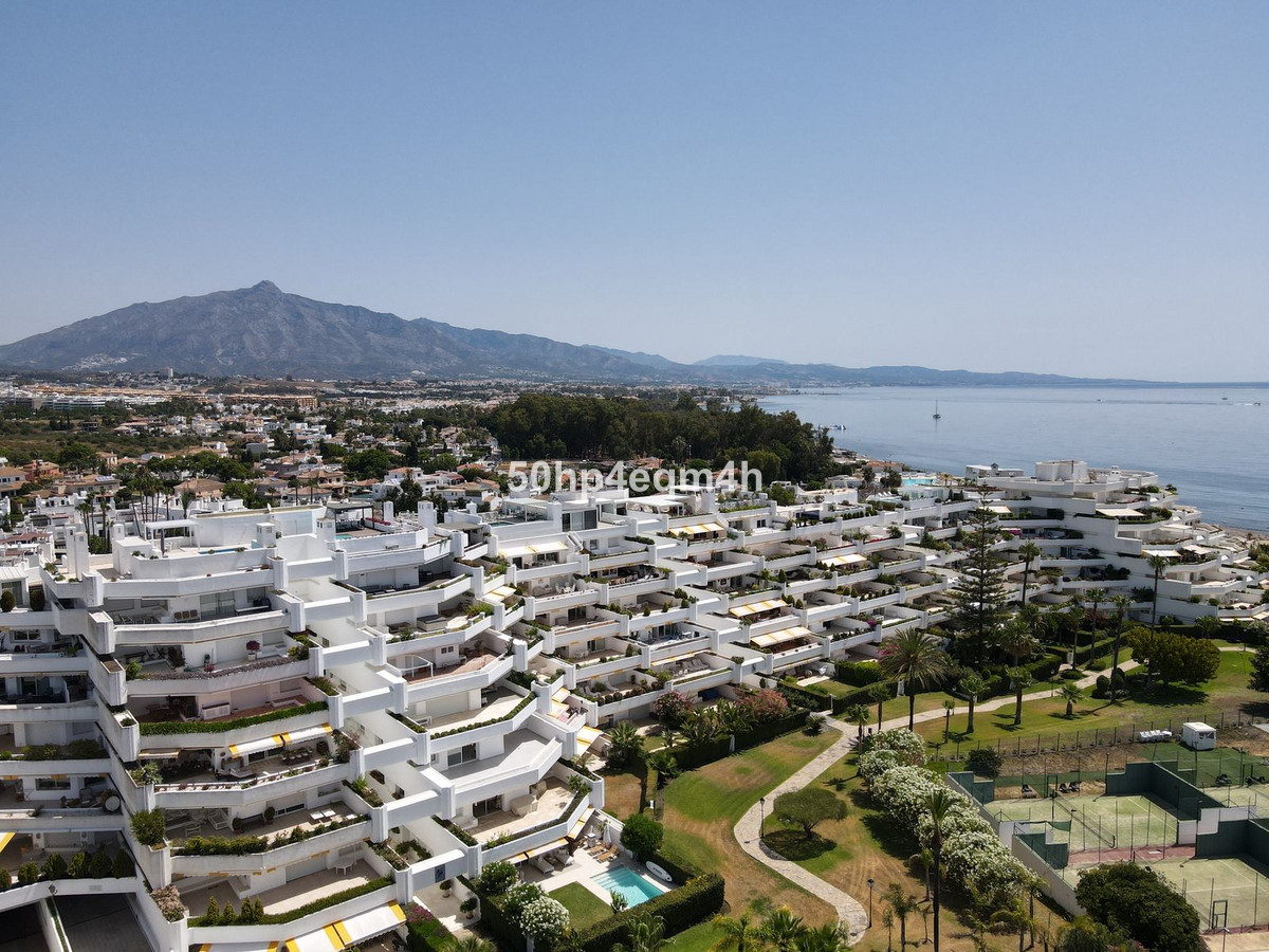 4 bedroom Apartments for sale in Guadalmina Baja – R5060710