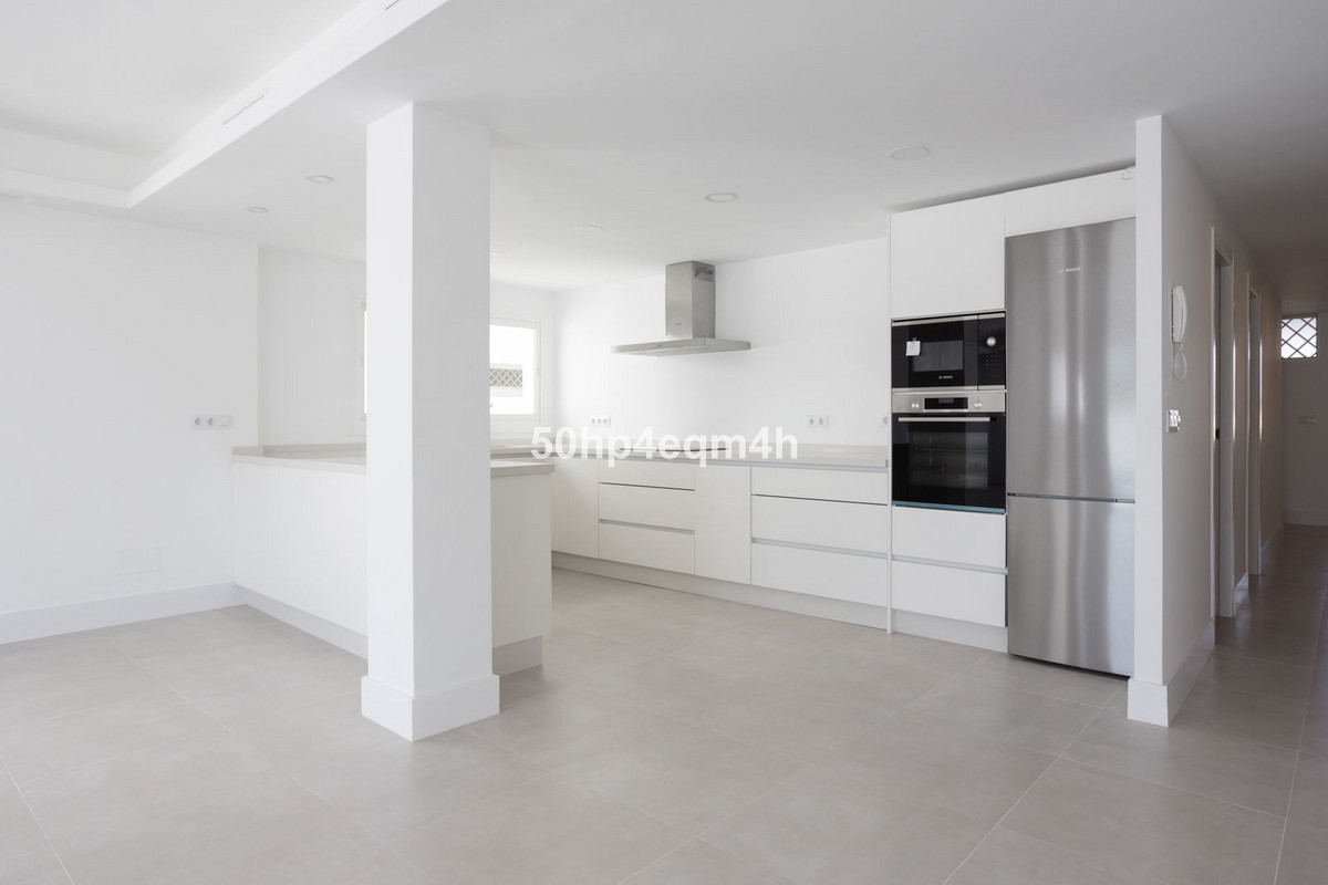 4 bedroom Apartments for sale in Guadalmina Baja – R5060710