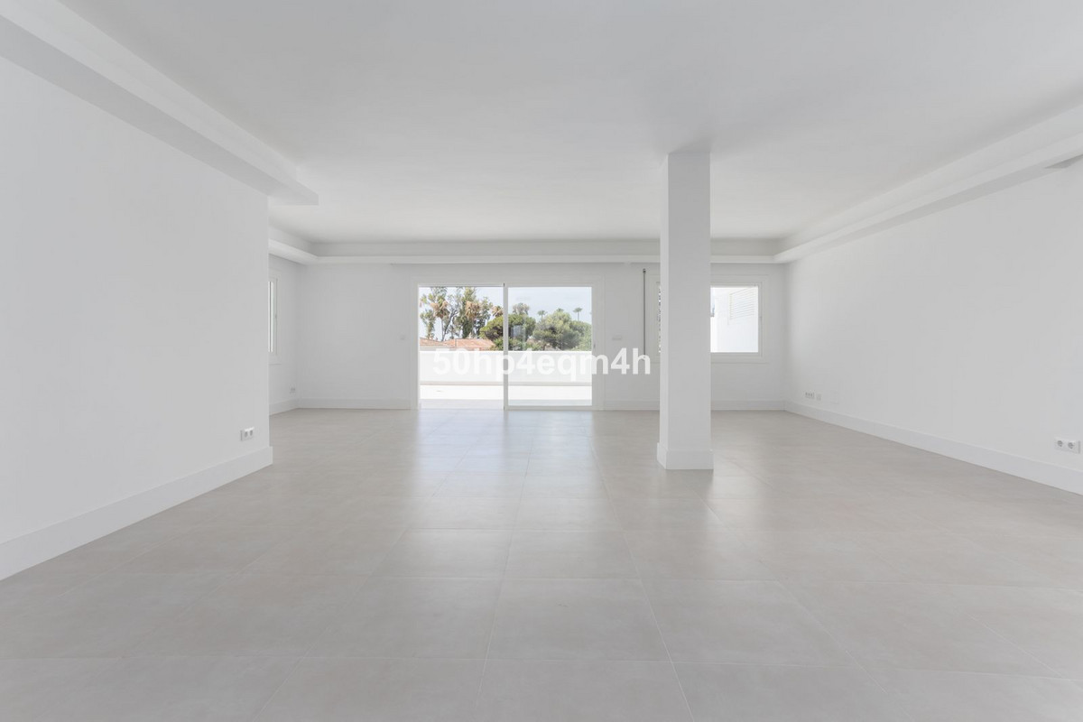 4 bedroom Apartments for sale in Guadalmina Baja – R5060710