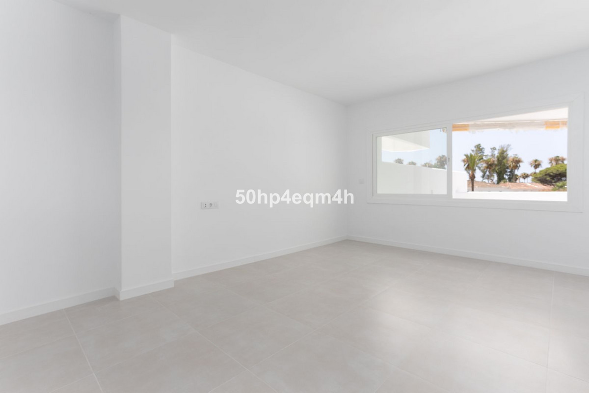 4 bedroom Apartments for sale in Guadalmina Baja – R5060710