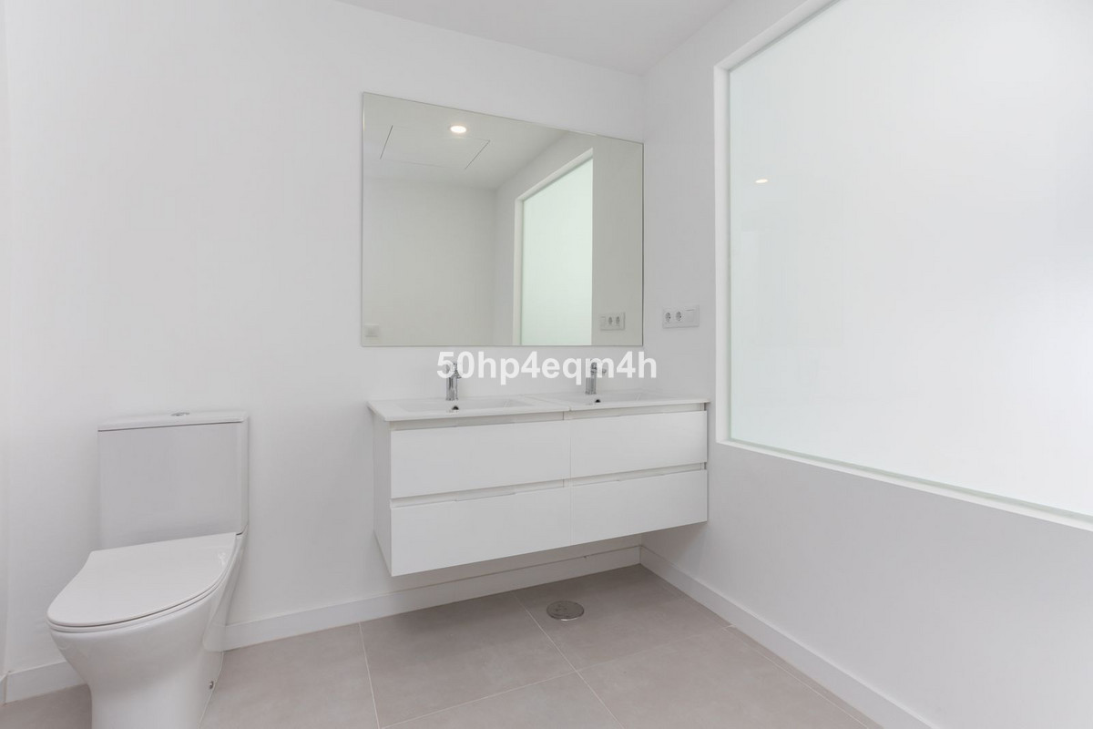 4 bedroom Apartments for sale in Guadalmina Baja – R5060710