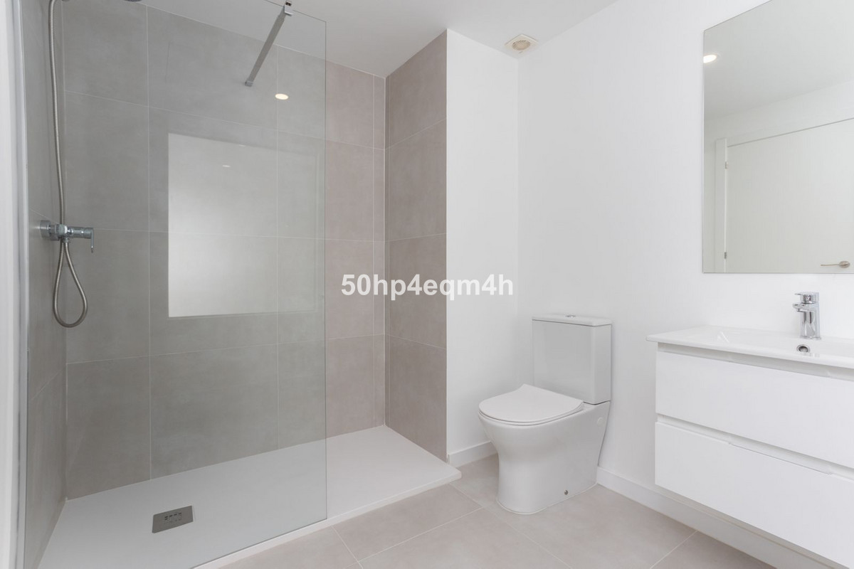 4 bedroom Apartments for sale in Guadalmina Baja – R5060710