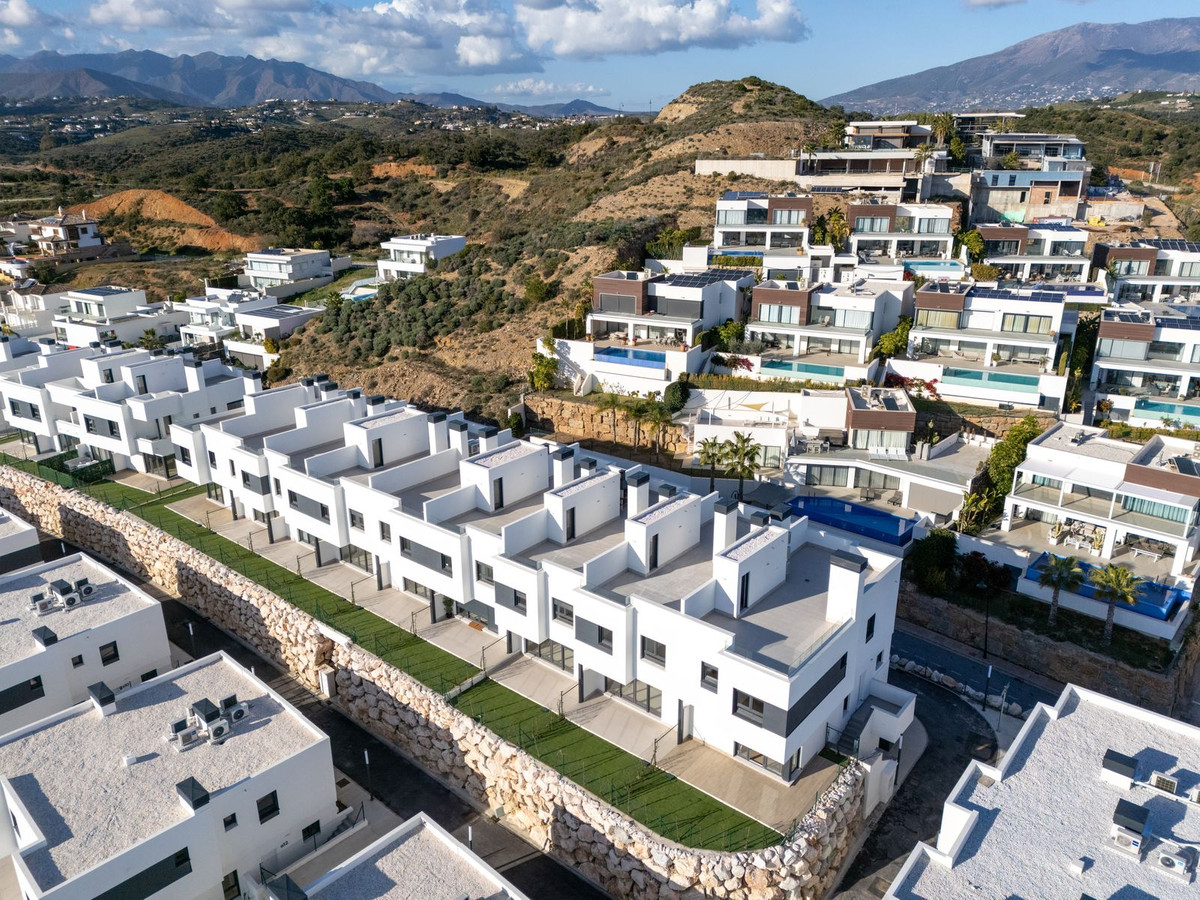 Adosados de 4 dormitorios en venta en La Cala de Mijas – R4930036 Adosados de 4 dormitorios en venta en La Cala de Mijas – R4930036