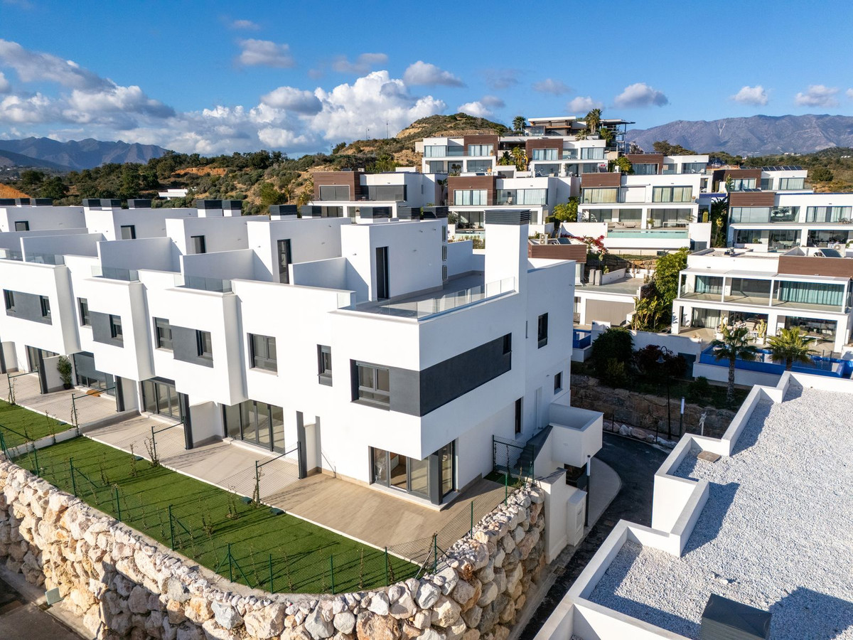 Adosados de 4 dormitorios en venta en La Cala de Mijas – R4930036 Adosados de 4 dormitorios en venta en La Cala de Mijas – R4930036