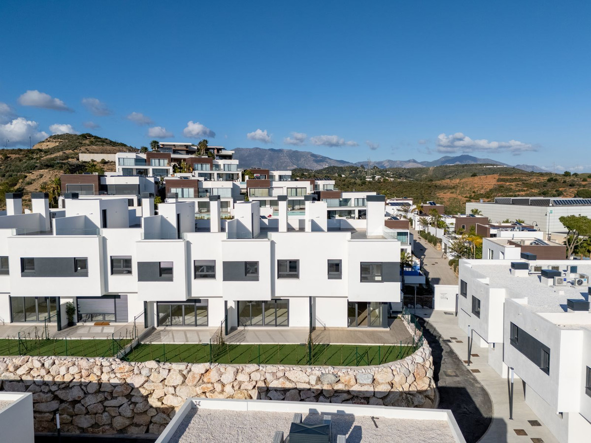 Adosados de 4 dormitorios en venta en La Cala de Mijas – R4930036 Adosados de 4 dormitorios en venta en La Cala de Mijas – R4930036
