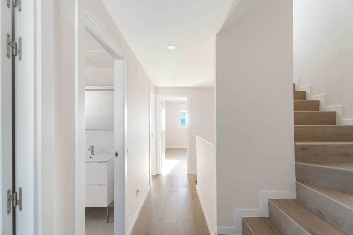 Adosados de 4 dormitorios en venta en La Cala de Mijas – R4930036 Adosados de 4 dormitorios en venta en La Cala de Mijas – R4930036