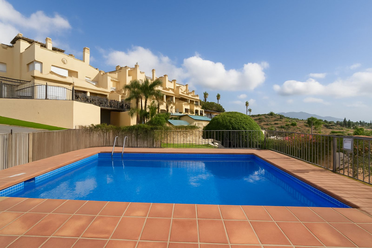 2 bedroom Apartments for sale in Los Arqueros – R5191534