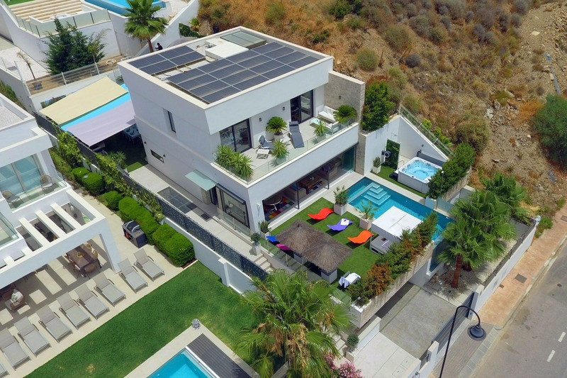 5 bedroom Villas for sale in La Cala de Mijas – R5077543