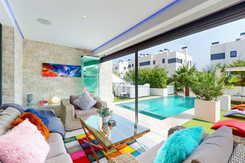 5 bedroom Villas for sale in La Cala de Mijas – R5077543
