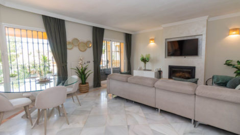 3 bedroom Semi-detached for sale in Riviera del Sol – R5058526