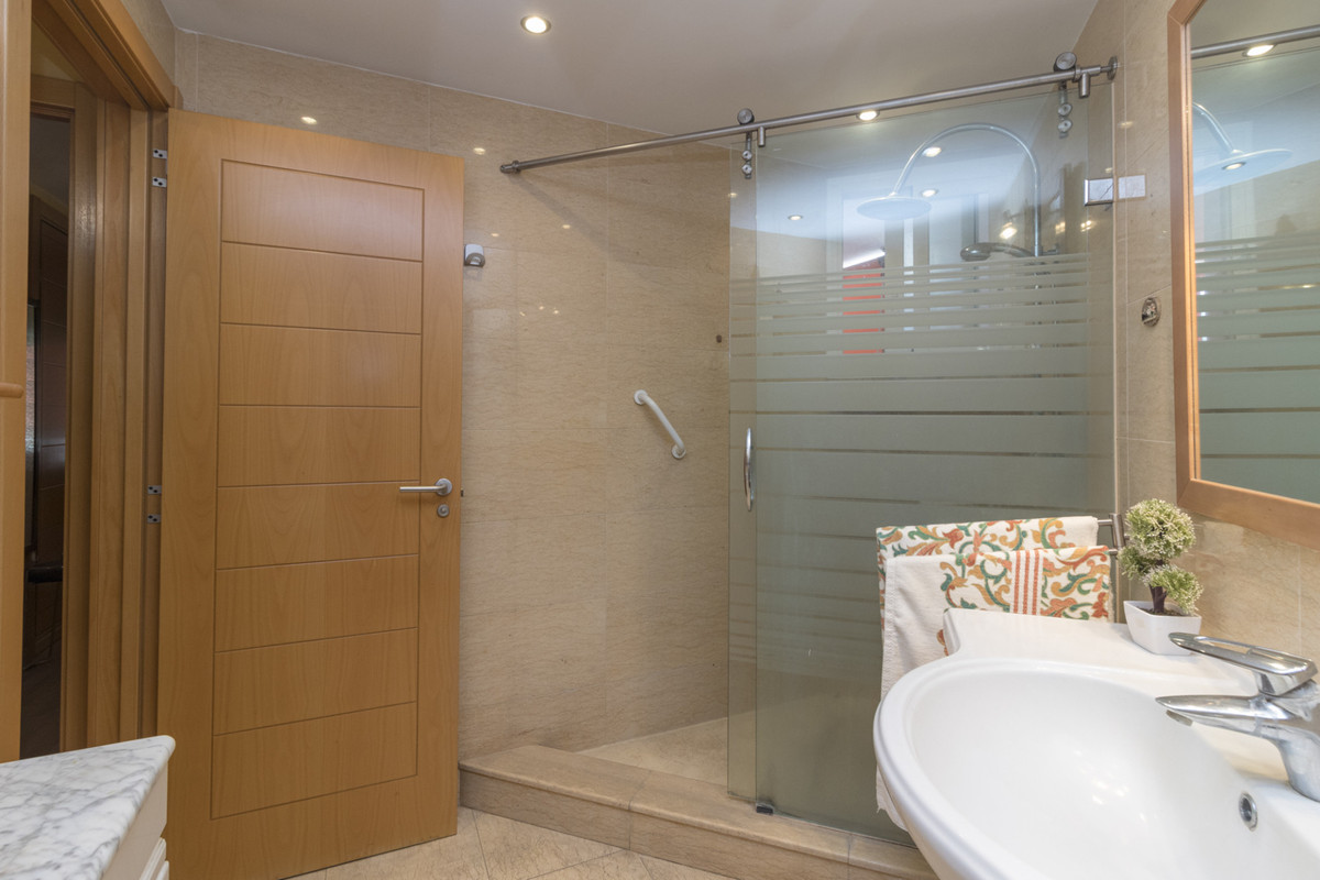 1 bedroom Apartments for sale in Marbella – R5156593