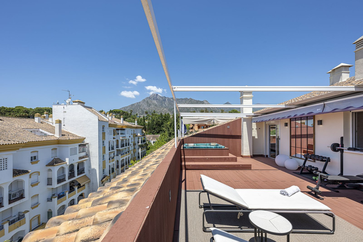 Apartamentos de 4 dormitorios en venta en Milla de Oro – R5110753