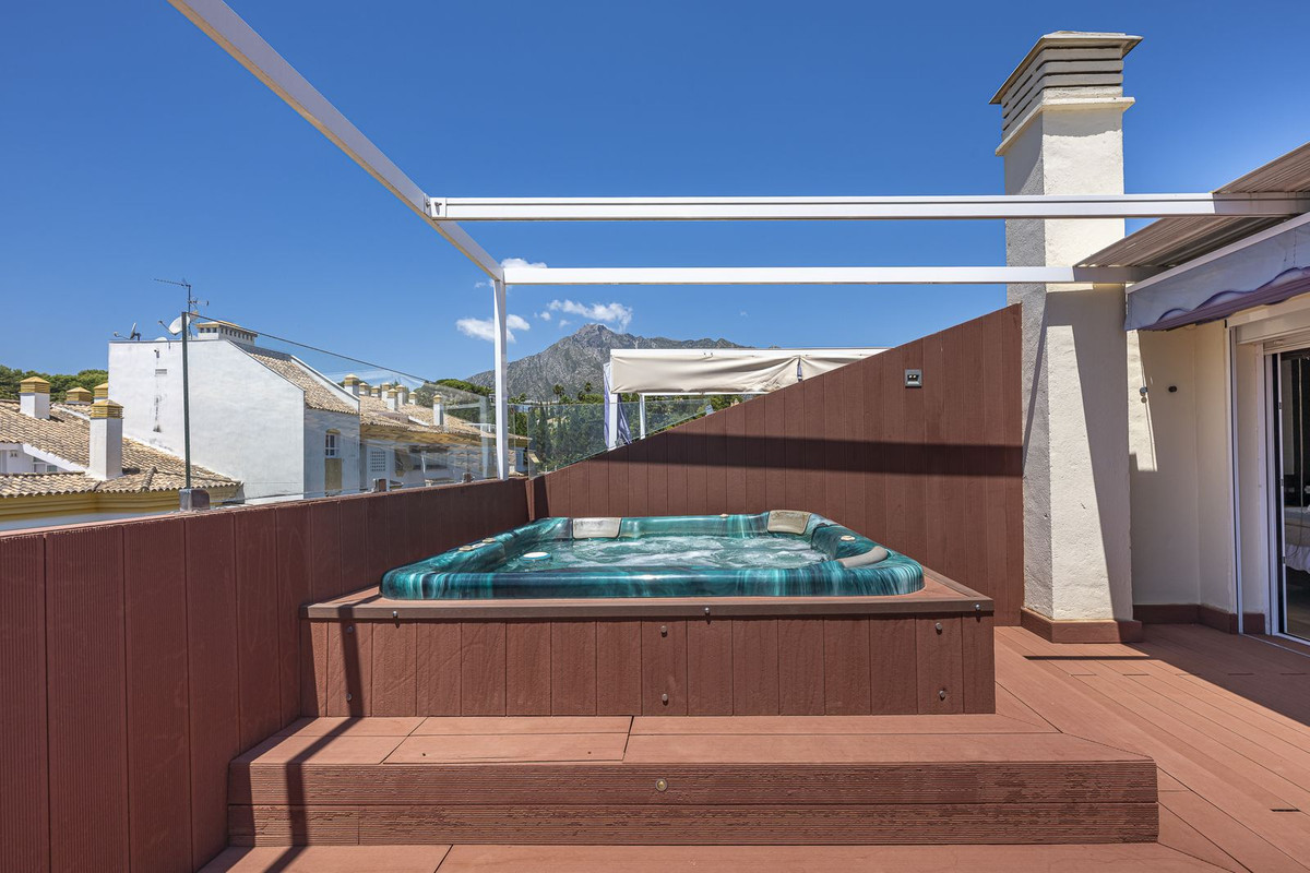 Apartamentos de 4 dormitorios en venta en Milla de Oro – R5110753