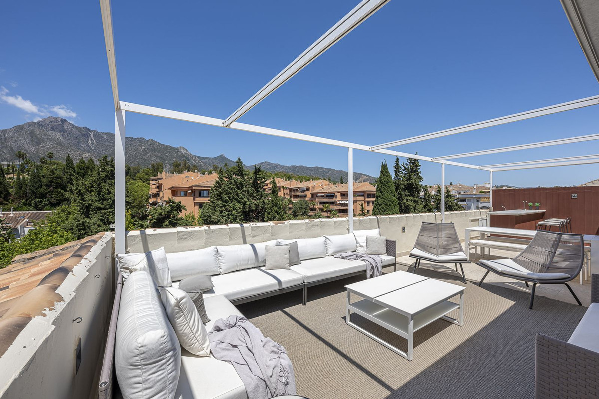 Apartamentos de 4 dormitorios en venta en Milla de Oro – R5110753
