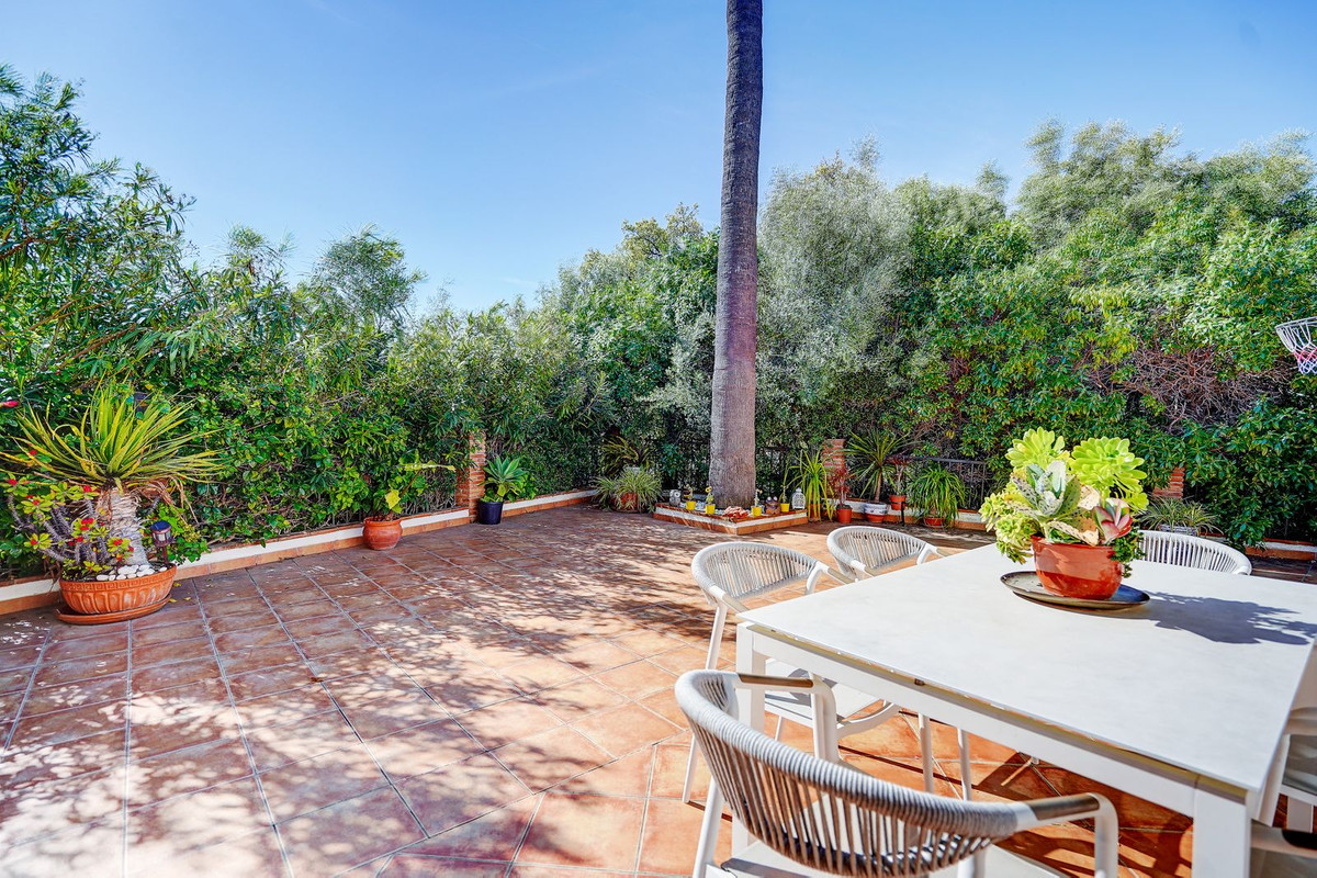 4 bedroom Villas for sale in Calahonda – R5008273