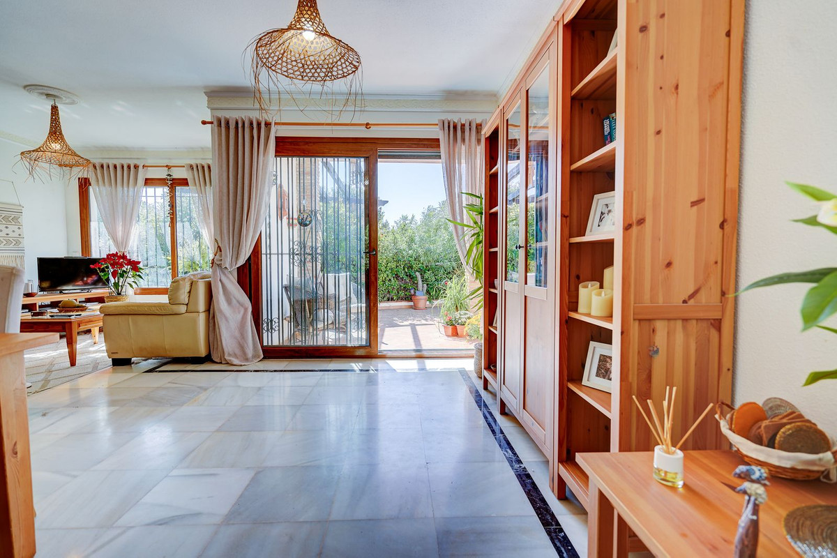 4 bedroom Villas for sale in Calahonda – R5008273