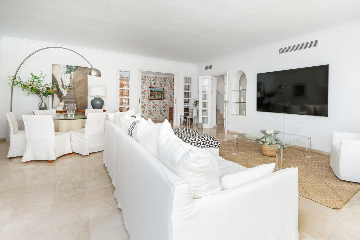 3 bedroom Apartments for sale in Milla de Oro – R5198851