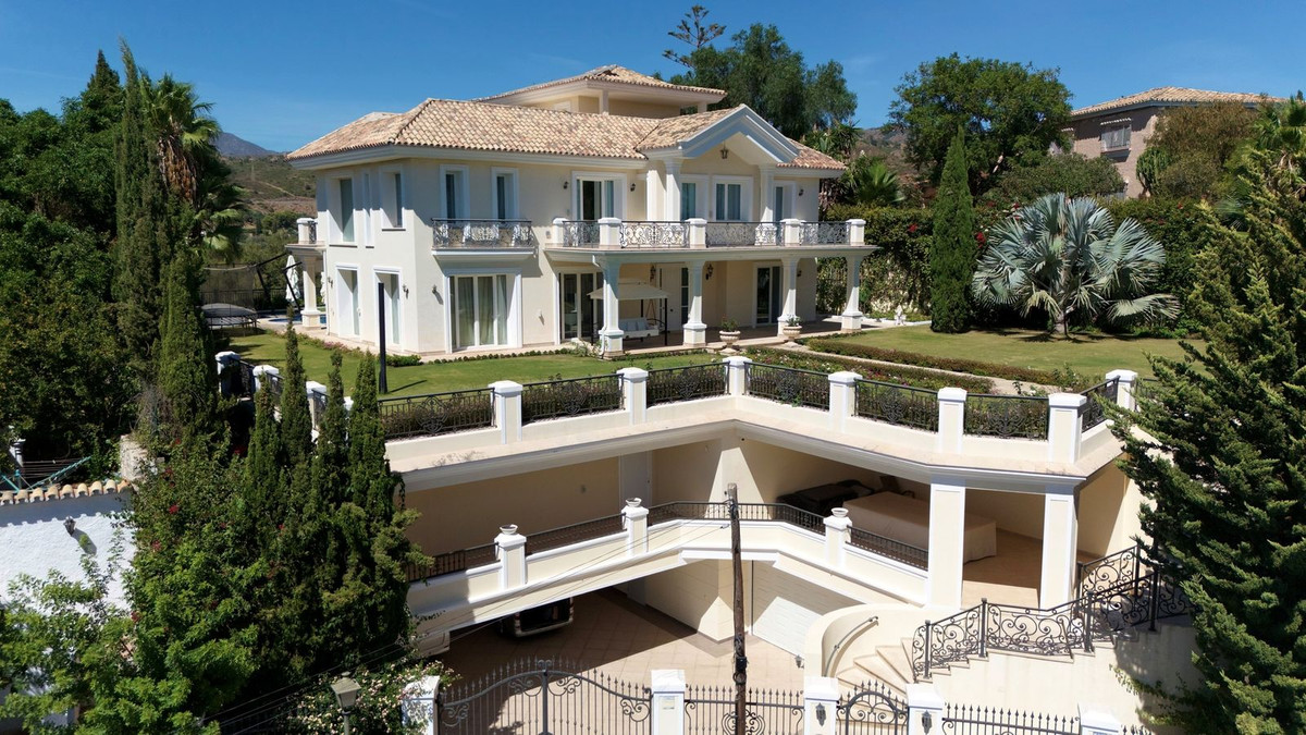4 bedroom Villas for sale in El Rosario – R5180743
