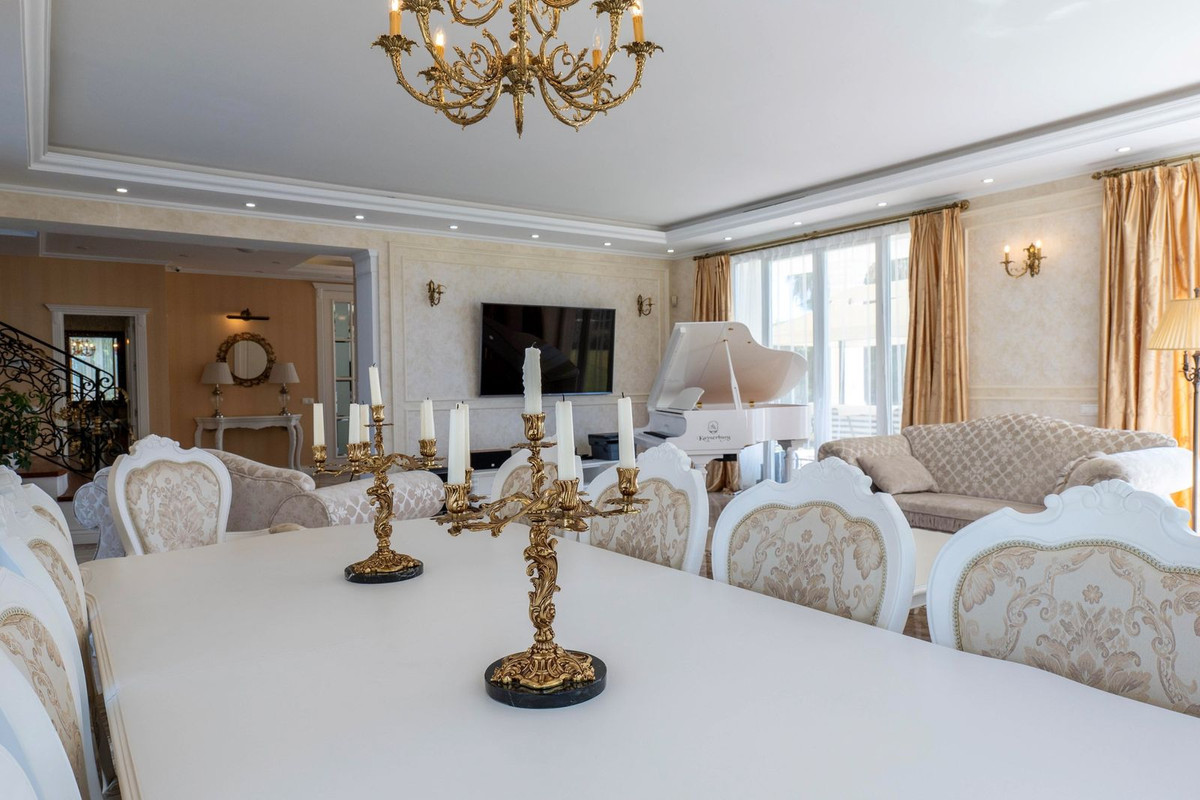 4 bedroom Villas for sale in El Rosario – R5180743