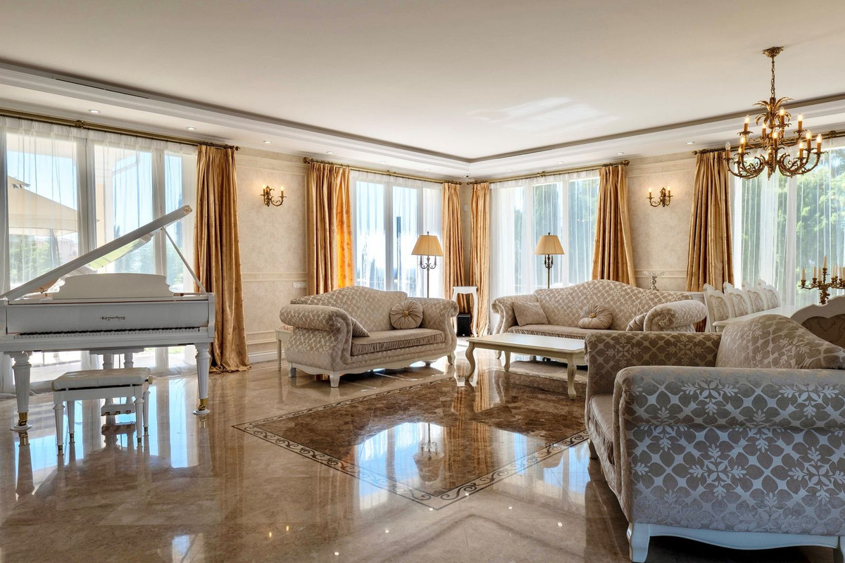 4 bedroom Villas for sale in El Rosario – R5180743