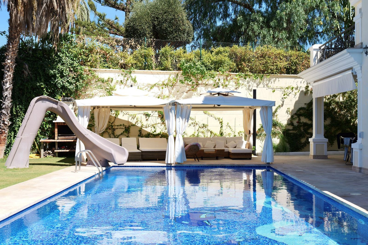 4 bedroom Villas for sale in El Rosario – R5180743