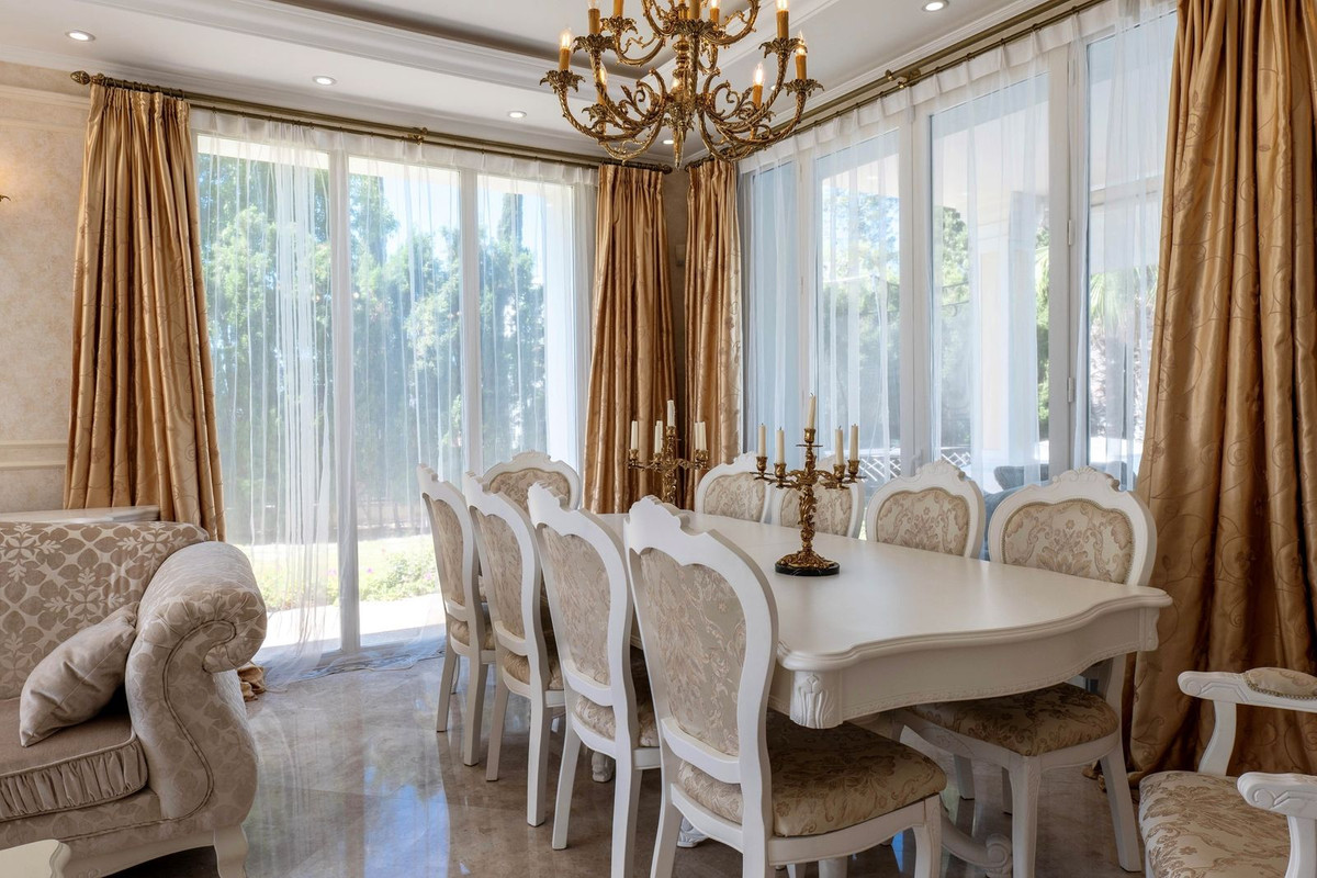 4 bedroom Villas for sale in El Rosario – R5180743