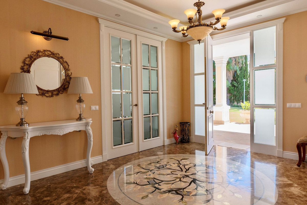 4 bedroom Villas for sale in El Rosario – R5180743