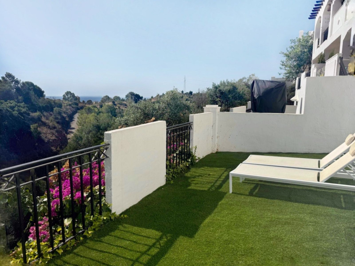 2 bedroom Apartments for sale in Altos de los Monteros – R5043781