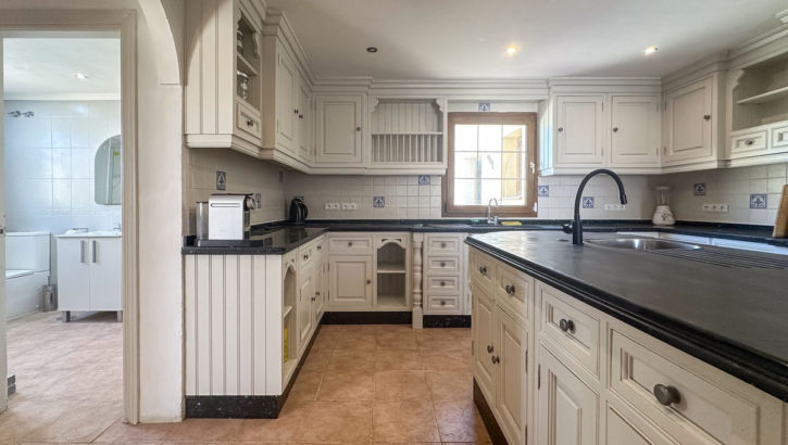 4 bedroom Villas for sale in Mijas – R5120755 in 