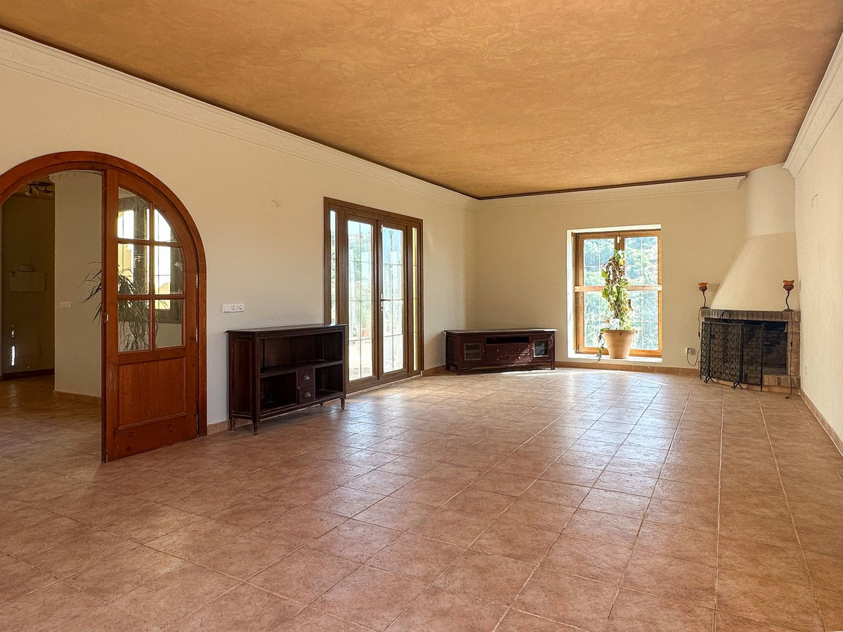 Villas de 4 dormitorios en venta en Mijas – R5120755