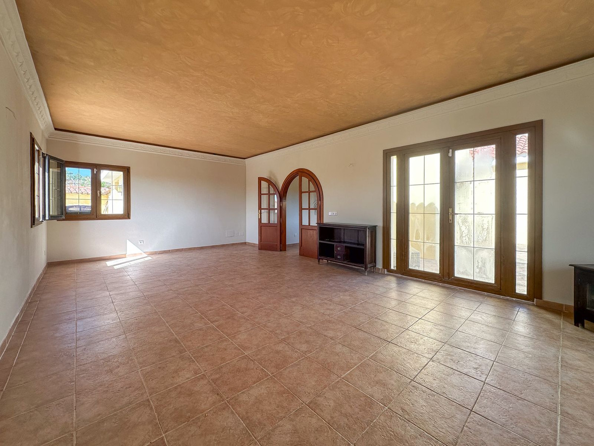 Villas de 4 dormitorios en venta en Mijas – R5120755