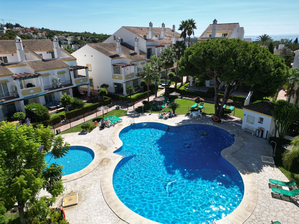 3 bedroom Apartments for sale in Marbesa – R5164015