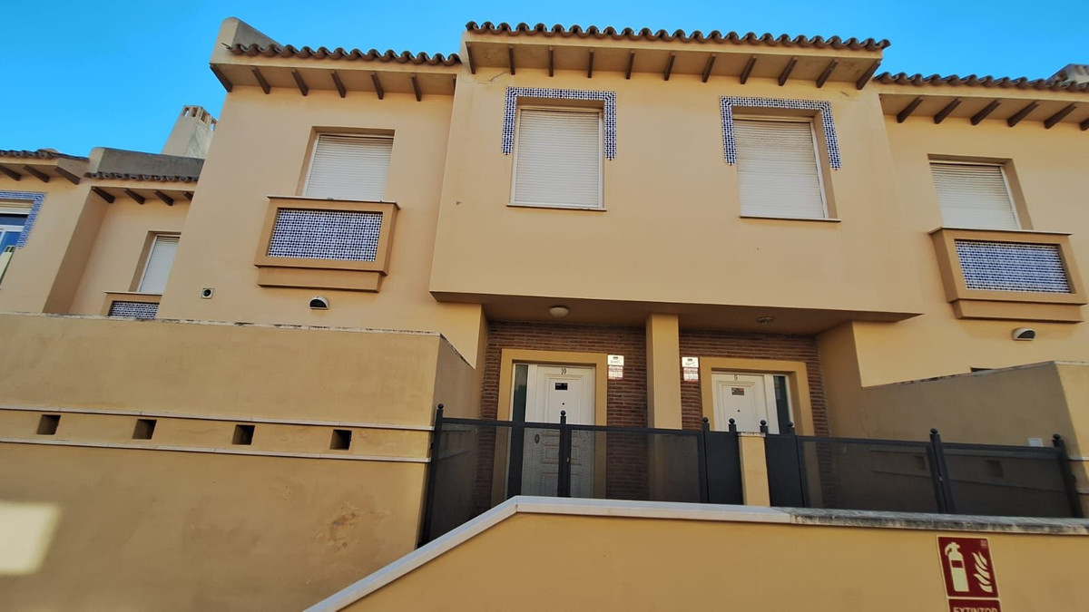 3 bedroom Townhouses for sale in Calahonda – R5051176