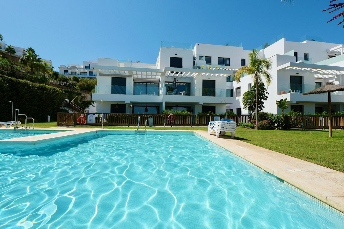 2 bedroom Apartments for sale in La Cala de Mijas – R5135806