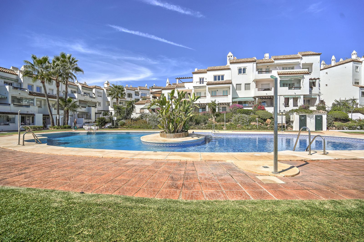 Apartamentos de 2 dormitorios en venta en Calahonda – R5159590