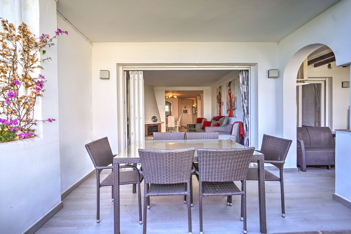 Apartamentos de 2 dormitorios en venta en Calahonda – R5159590