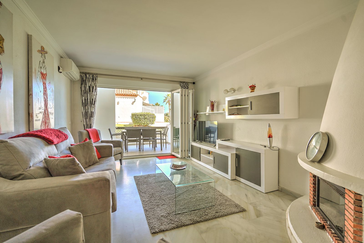 Apartamentos de 2 dormitorios en venta en Calahonda – R5159590