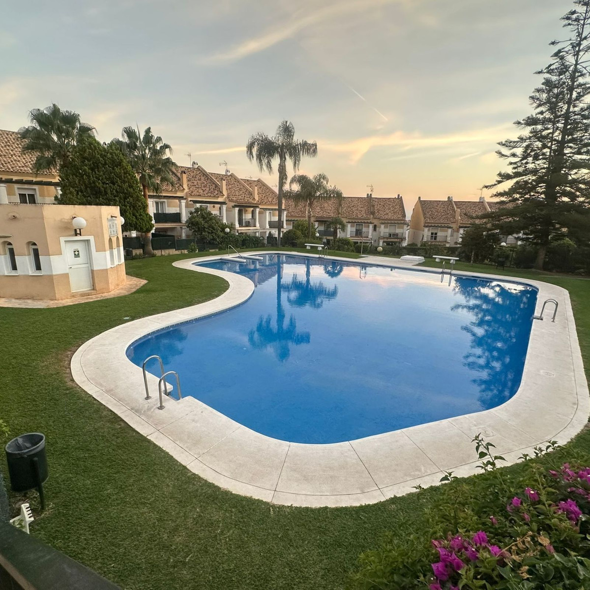 Adosados de 5 dormitorios en venta en Marbella – R5194267