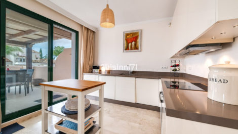 Apartamentos de 3 dormitorios en venta en Elviria – R4988023