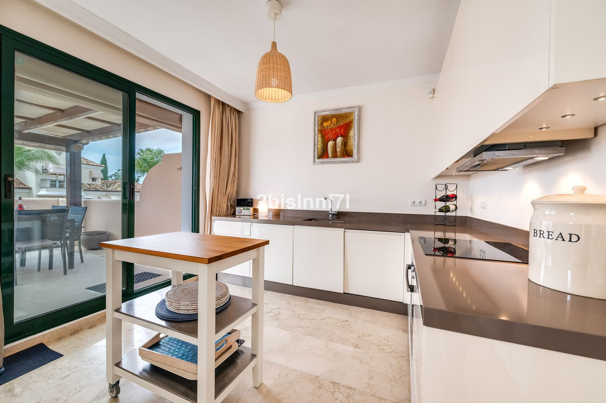 Apartamentos de 3 dormitorios en venta en Elviria – R4988023