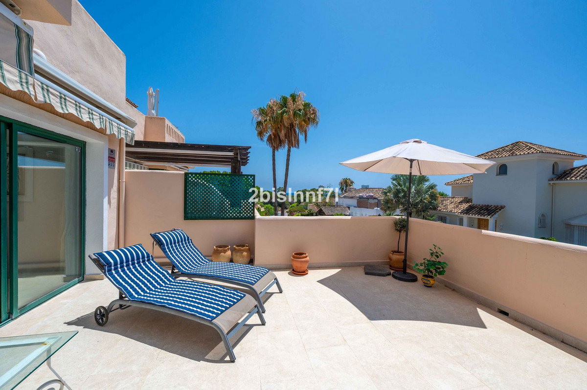 Apartamentos de 3 dormitorios en venta en Elviria – R4988023