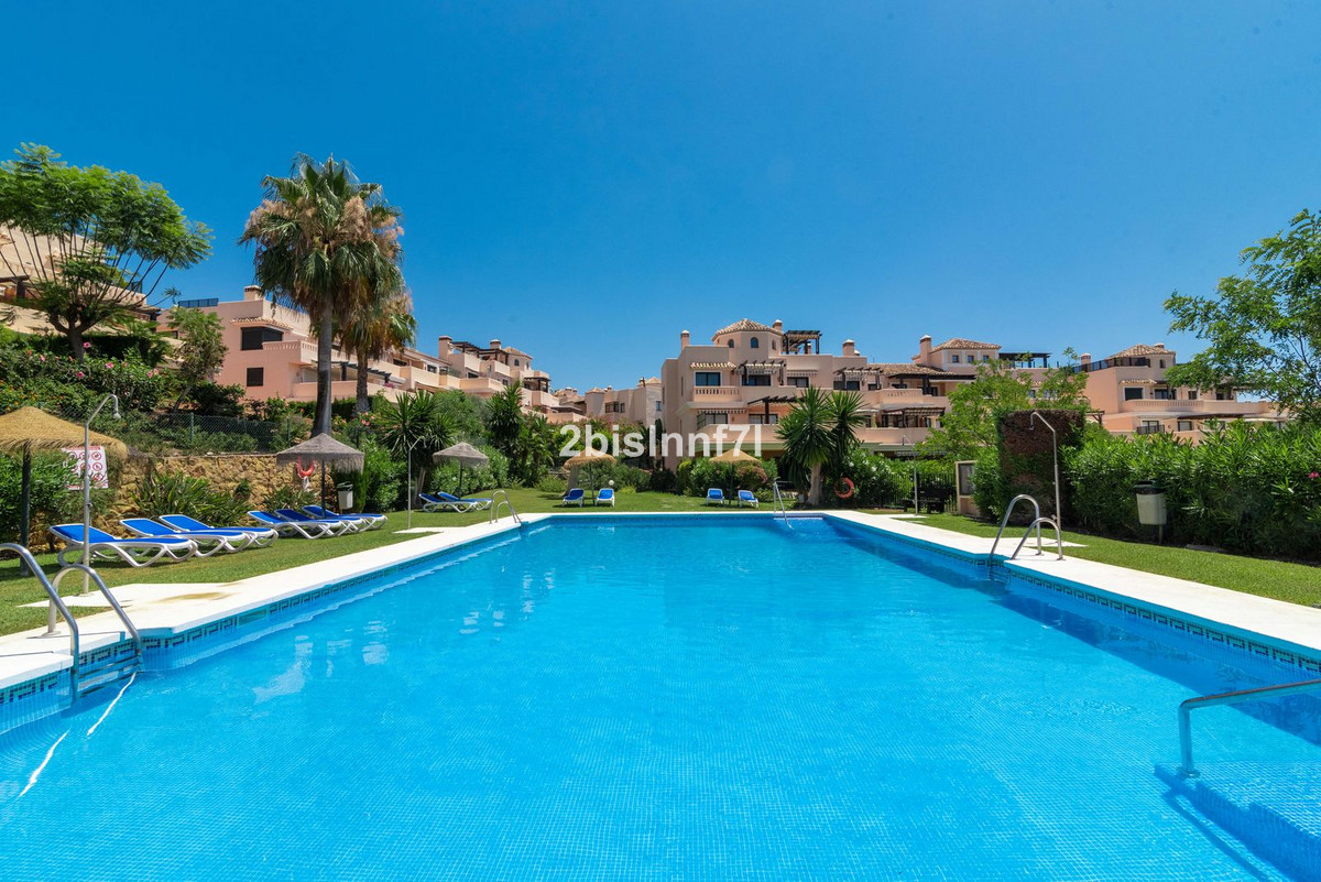 Apartamentos de 3 dormitorios en venta en Elviria – R4988023